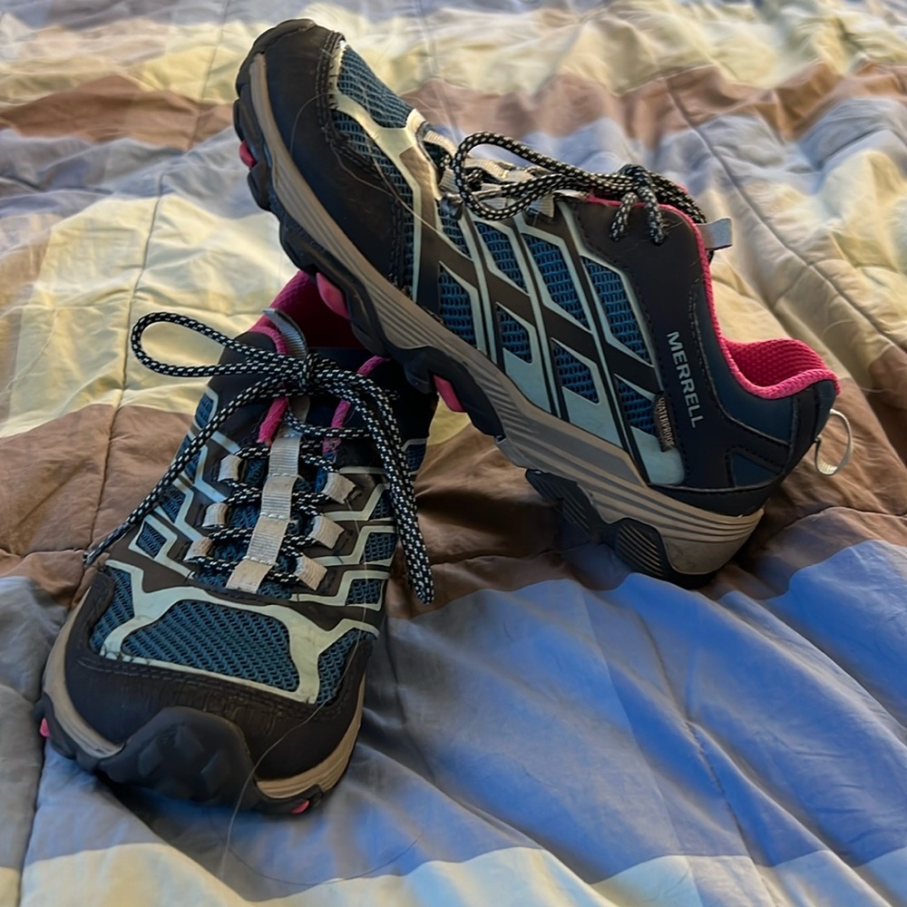 Merrell Moab FST Girls Size 3 Blue Low Waterproof Hiking Shoes